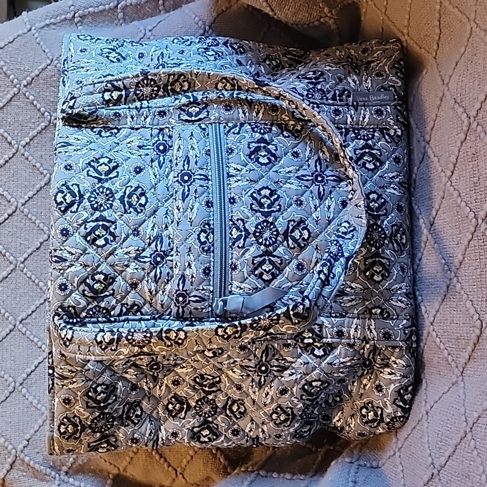 EUC Vera Bradley tote in plaza tile
